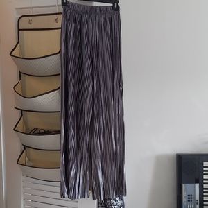 Wide, velour grey pant